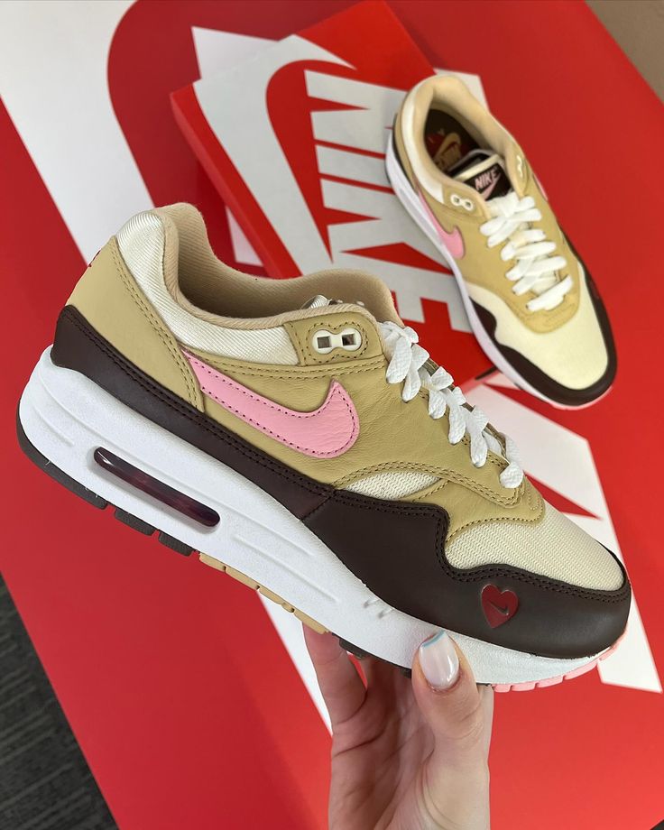 Nike Air Max 1 Valentine's Day (2024)