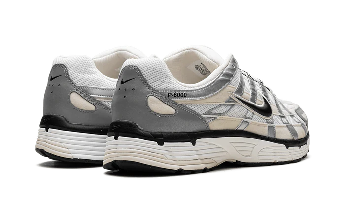 Nike P-6000 Lait de coco Argent métallisé