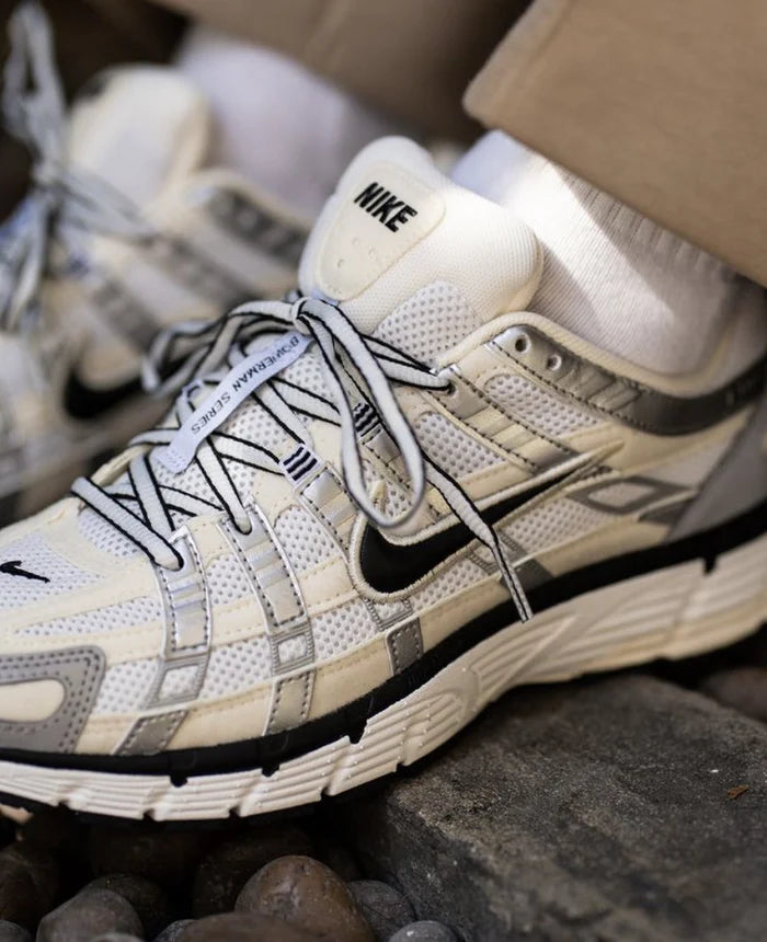Nike P-6000 Lait de coco Argent métallisé